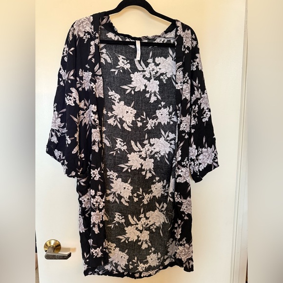 Spiritual Gangster Maya Robe in Black Floral Print One Size - Picture 1 of 8